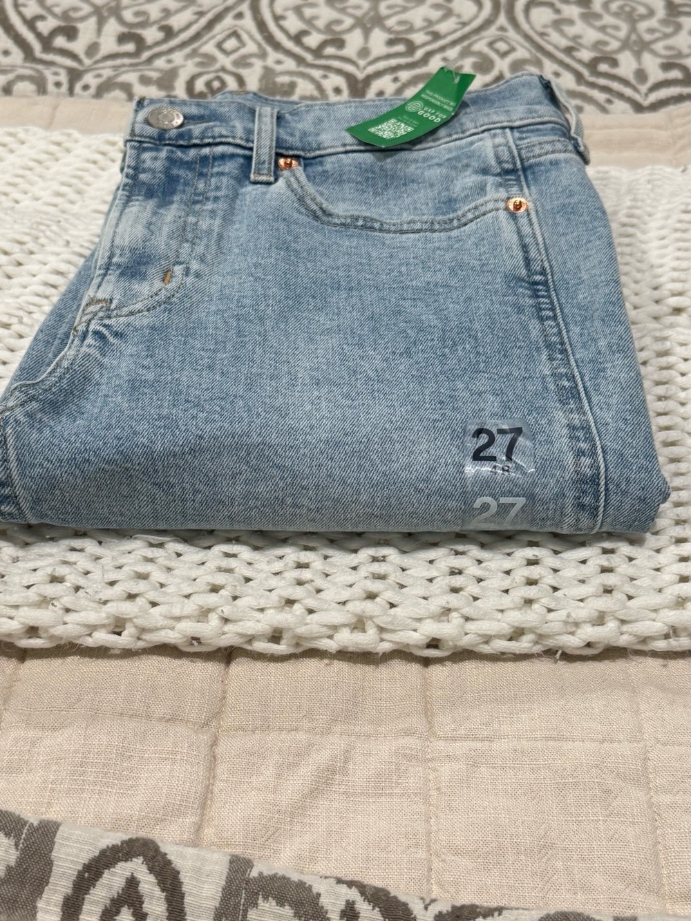 NWT GAP Vintage Slim Mid Rise Distressed Jeans Size 27 Light Wash Raw Hem